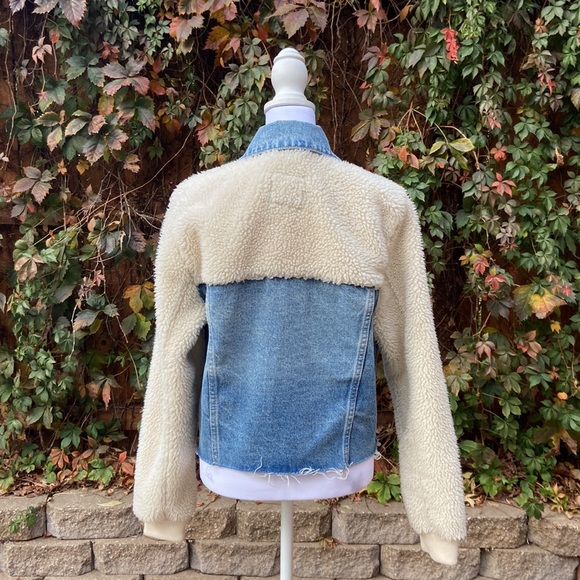 Abercrombie & Fitch Denim Jacket with Faux Sherpa Size Medium - Picture 4 of 5